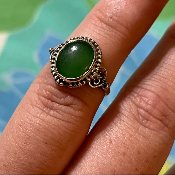 VTG Glowing Jade or Jadeite Sterling Silver 925 Size 5 3/4 Ring - Picture 7 of 7